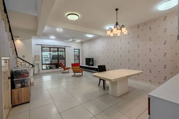 Kulai / Taman Lagenda Putra / Double Storey House 