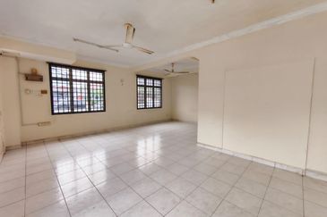 Skudai / Taman Seri Orkid / Double Storey Terrace House - Corner Lot