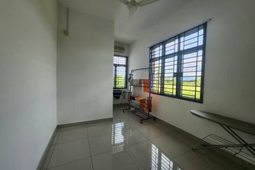 Johor kulai Bandar Putra Double Storey Terrace House Corner Lot