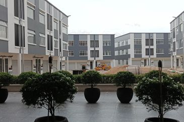 Kulai Indahpura / Jalan Kiambang / Vervocity New phase / Three Storey Shoplot / 古来最旺区,就在The Commune Mall旁边的三层店面✅