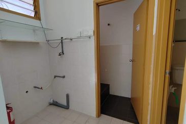 Kulai / Bandar Putra  Jalan Merbau 10 / Double Storey Shoplot / Tenanted 