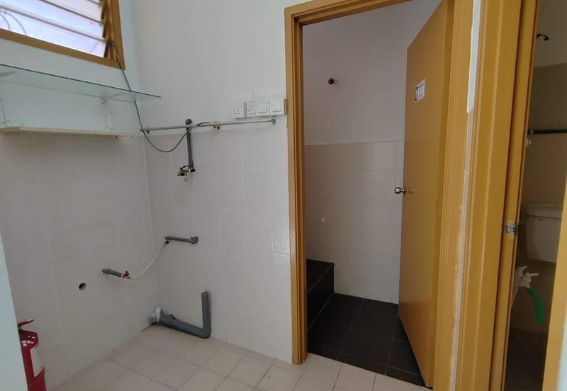 Kulai / Bandar Putra  Jalan Merbau 10 / Double Storey Shoplot / Tenanted 