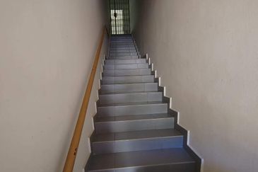 Kulai / Bandar Putra  Jalan Merbau 10 / Double Storey Shoplot / Tenanted 