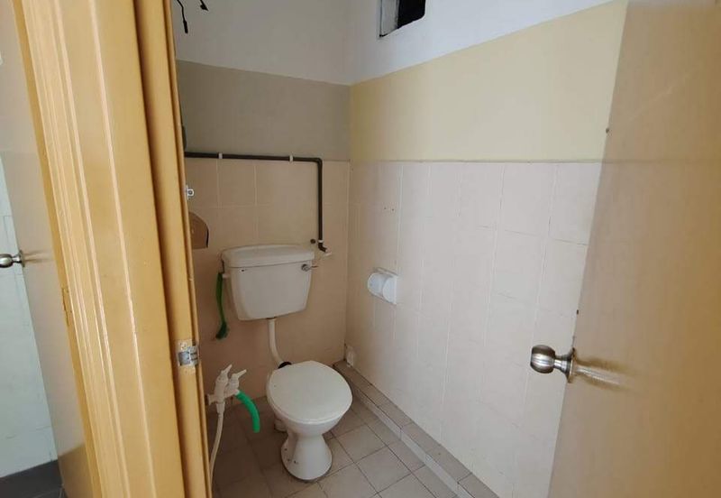 Kulai / Bandar Putra  Jalan Merbau 10 / Double Storey Shoplot / Tenanted 