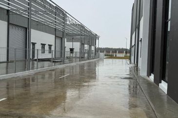 Kulai Senai / 📍Taman Ekoperniagaan / 1.5 Storey Semi-D Factory