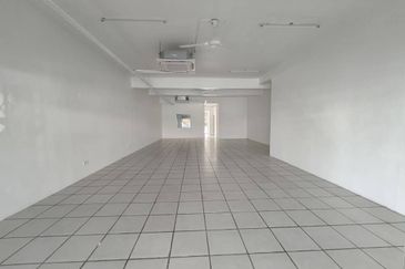 Kulai / Bandar Indahpura / Jalan Siatan 1 / Double Storey Shoplot 