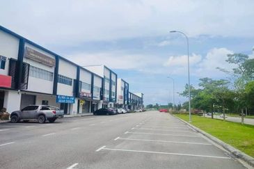 Kulai / 🍎Bandar Indahpura / Pusat Komersial Indah / Double Storey Shop