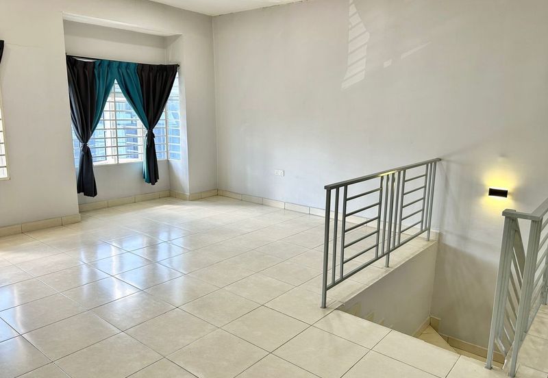 Kulai Senai / Taman Scientex Senai / Jalan Scientex Jaya / 2.5 Storey House 