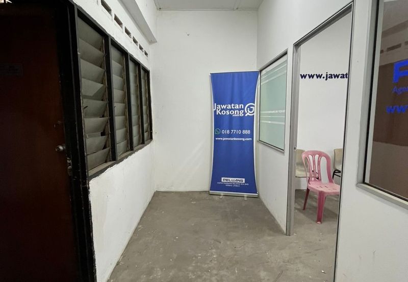 Kulai Saleng / tamam saleng jaya / 3 storey shop lot / Facing main road