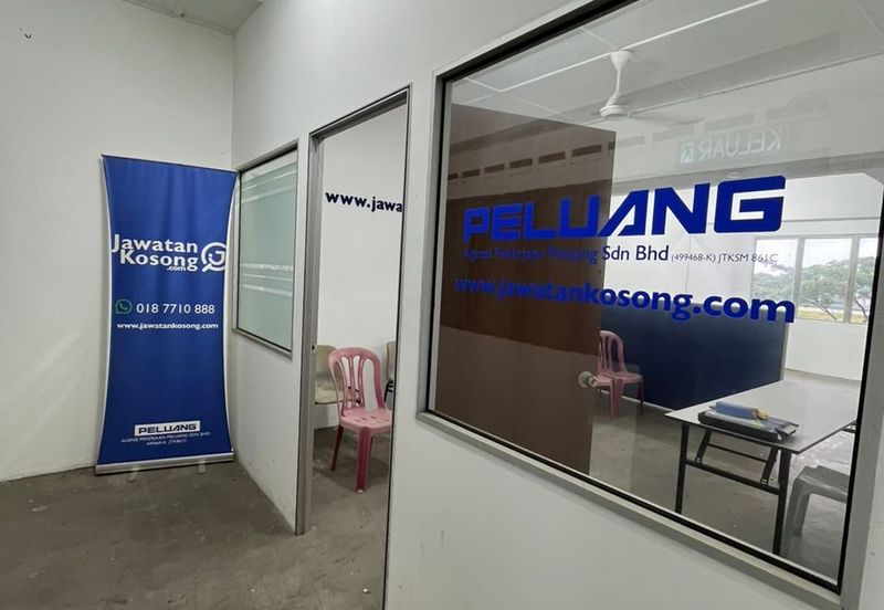 Kulai Saleng / tamam saleng jaya / 3 storey shop lot / Facing main road