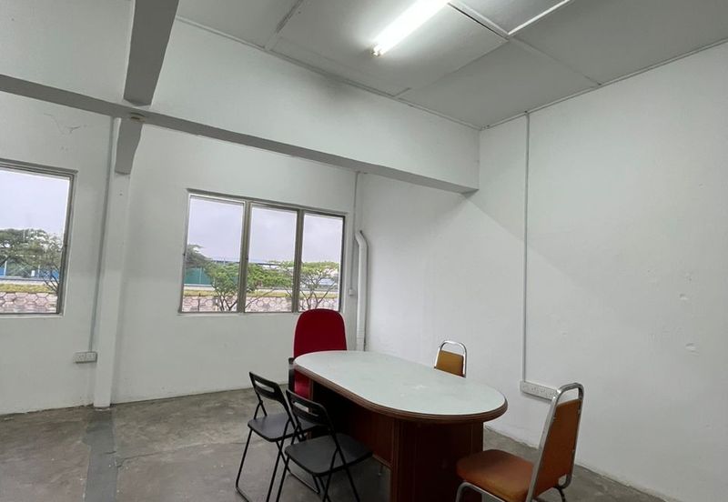 Kulai Saleng / tamam saleng jaya / 3 storey shop lot / Facing main road