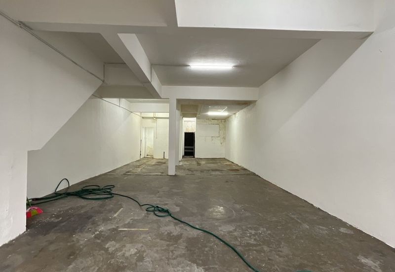 Kulai Saleng / tamam saleng jaya / 3 storey shop lot / Facing main road