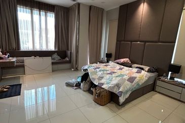 JB / Bandar Dato Onn / Jalan Perjiranan 15 / End Lot Double Storey Terrace 