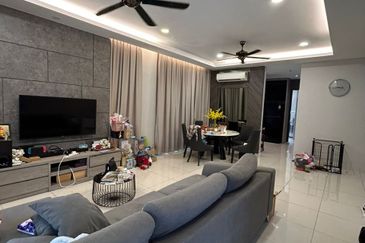 JB / Bandar Dato Onn / Jalan Perjiranan 15 / End Lot Double Storey Terrace 