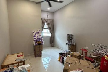 JB / Bandar Dato Onn / Jalan Perjiranan 15 / End Lot Double Storey Terrace 