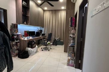 JB / Bandar Dato Onn / Jalan Perjiranan 15 / End Lot Double Storey Terrace 