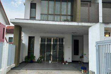 JB / Bandar Dato Onn / Jalan Perjiranan 15 / End Lot Double Storey Terrace 