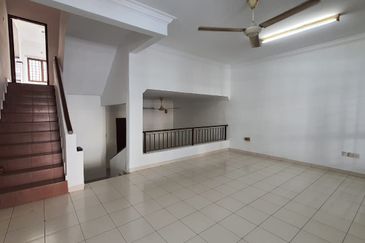 JB Taman Mount Austin / Jln mutiara emas 3 /Double Storey terrace House  