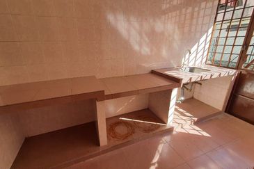 JB Taman Mount Austin / Jln mutiara emas 3 /Double Storey terrace House  