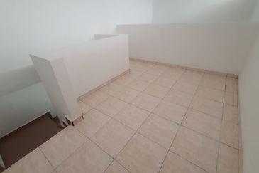 JB Taman Mount Austin / Jln mutiara emas 3 /Double Storey terrace House  