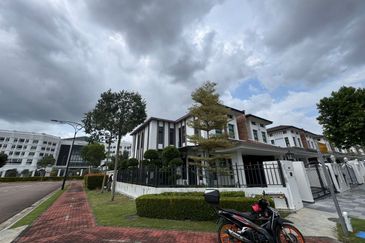 Johor Bahru Eco Botanic / The Verandah / Double Storey Cluster House Corner Lot