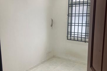 Bukit Indah / Jalan Indah 5 / Double storey house EndLot ：18x65 extra land 10sqft 