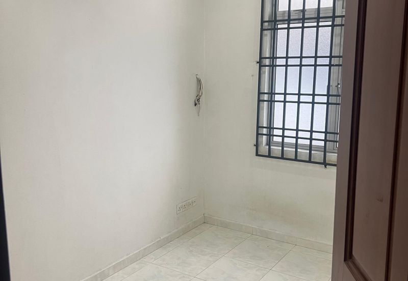 Bukit Indah / Jalan Indah 5 / Double storey house EndLot ：18x65 extra land 10sqft 