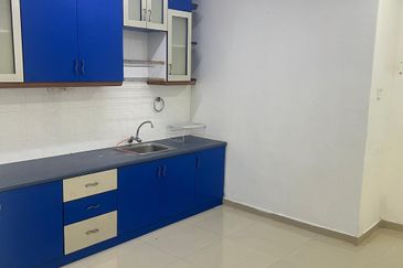 Bukit Indah / Jalan Indah 5 / Double storey house EndLot ：18x65 extra land 10sqft 