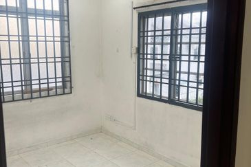 Bukit Indah / Jalan Indah 5 / Double storey house EndLot ：18x65 extra land 10sqft 