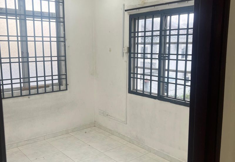 Bukit Indah / Jalan Indah 5 / Double storey house EndLot ：18x65 extra land 10sqft 