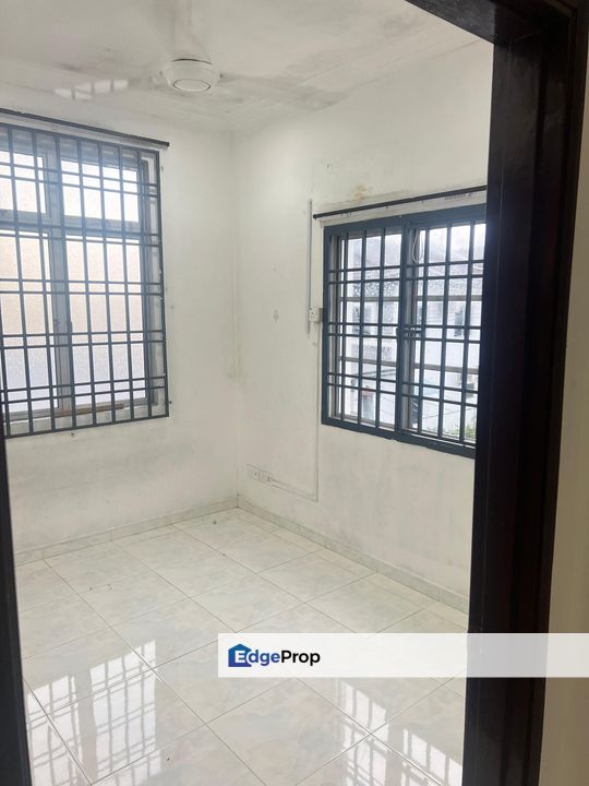 Bukit Indah / Jalan Indah 5 / Double storey house EndLot ：18x65 extra land 10sqft , Johor, Bukit Indah