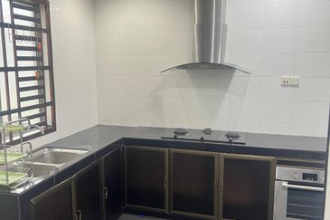 Bukit Indah / Jalan Indah 5 / Double storey house EndLot ：18x65 extra land 10sqft 