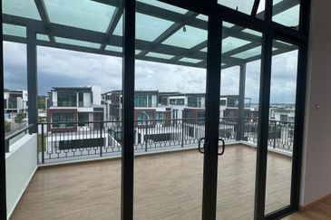 Johor Bahru Seri Austin Height 3 Storey Bungalow 