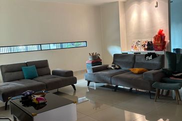 Johor Bahru / Taman Sri Intan / Jalan Bentara / The Gardens Polo Park / - 3 Storey Semi D