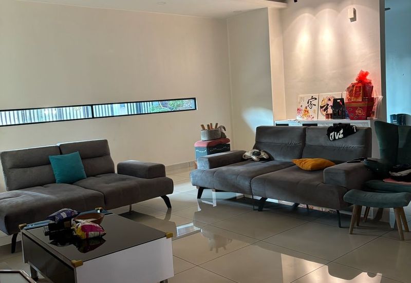 Johor Bahru / Taman Sri Intan / Jalan Bentara / The Gardens Polo Park / - 3 Storey Semi D