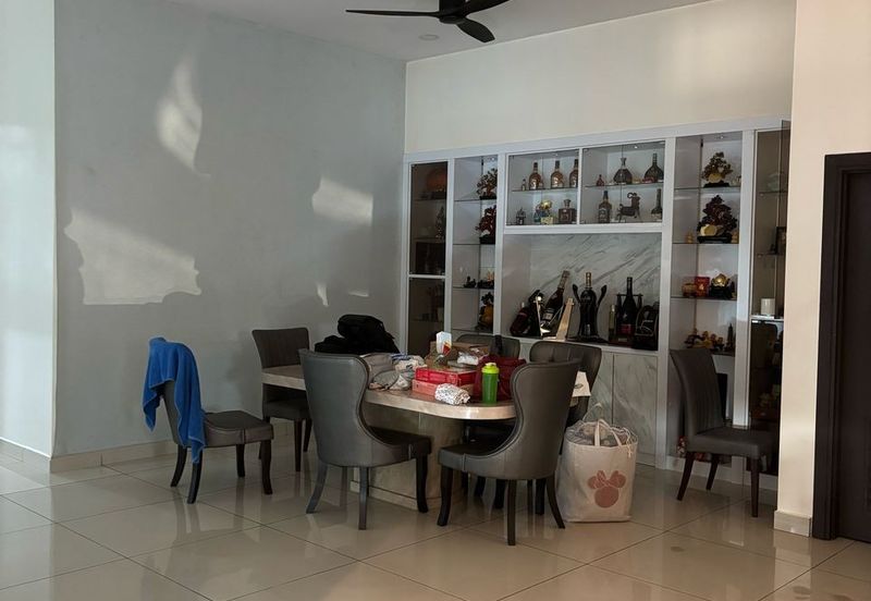 Johor Bahru / Taman Sri Intan / Jalan Bentara / The Gardens Polo Park / - 3 Storey Semi D