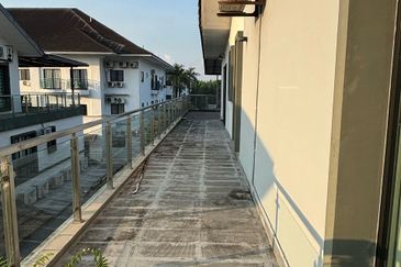 Johor Bahru / Taman Sri Intan / Jalan Bentara / The Gardens Polo Park / - 3 Storey Semi D