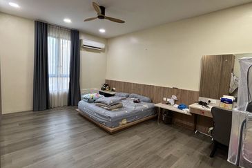 Johor Bahru / Taman Sri Intan / Jalan Bentara / The Gardens Polo Park / - 3 Storey Semi D