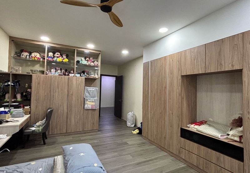 Johor Bahru / Taman Sri Intan / Jalan Bentara / The Gardens Polo Park / - 3 Storey Semi D