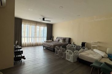 Johor Bahru / Taman Sri Intan / Jalan Bentara / The Gardens Polo Park / - 3 Storey Semi D