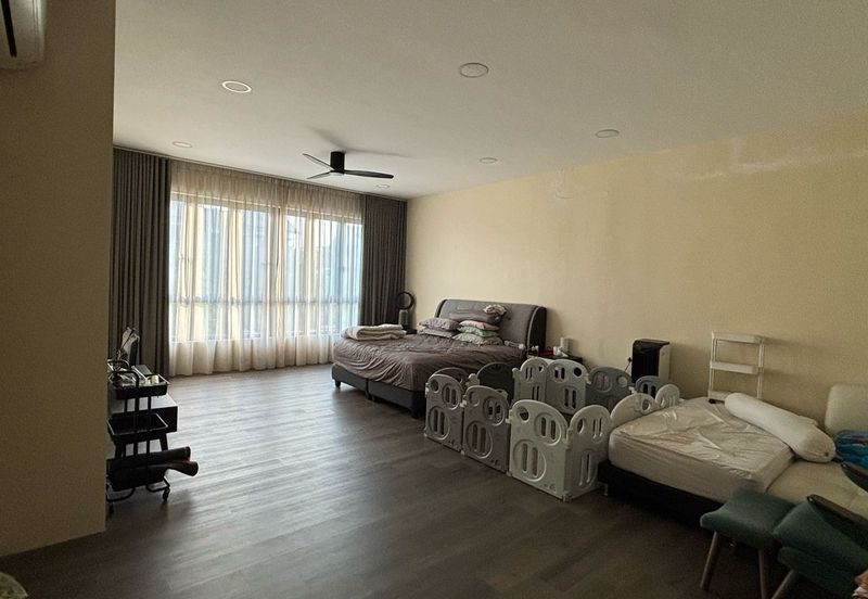 Johor Bahru / Taman Sri Intan / Jalan Bentara / The Gardens Polo Park / - 3 Storey Semi D