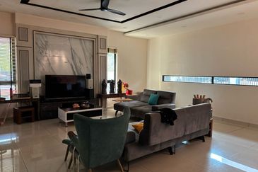 Johor Bahru / Taman Sri Intan / Jalan Bentara / The Gardens Polo Park / - 3 Storey Semi D