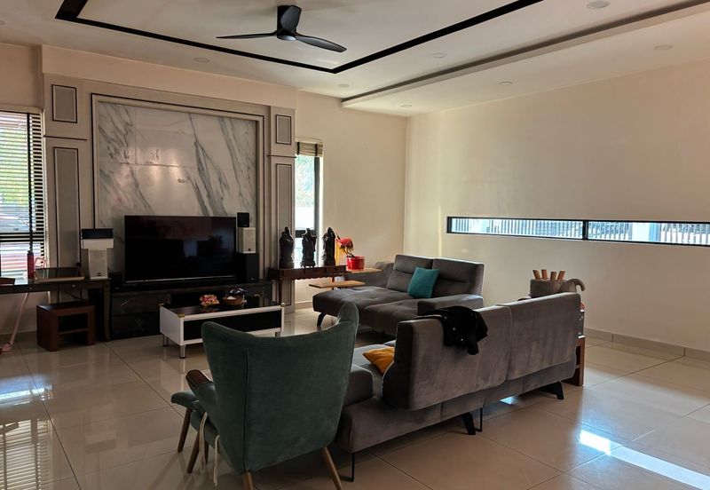 Johor Bahru / Taman Sri Intan / Jalan Bentara / The Gardens Polo Park / - 3 Storey Semi D