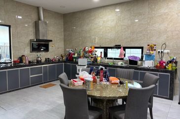 Johor Bahru / Taman Sri Intan / Jalan Bentara / The Gardens Polo Park / - 3 Storey Semi D