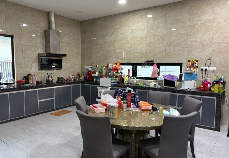 Johor Bahru / Taman Sri Intan / Jalan Bentara / The Gardens Polo Park / - 3 Storey Semi D