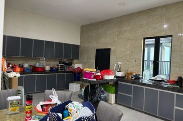 Johor Bahru / Taman Sri Intan / Jalan Bentara / The Gardens Polo Park / - 3 Storey Semi D