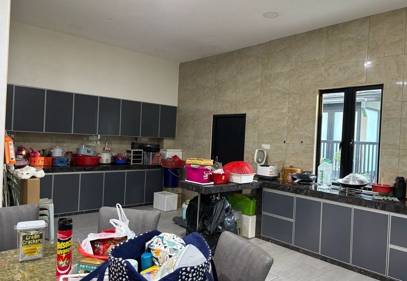 Johor Bahru / Taman Sri Intan / Jalan Bentara / The Gardens Polo Park / - 3 Storey Semi D