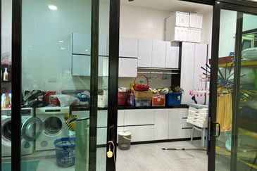 Johor Bahru / Taman Sri Intan / Jalan Bentara / The Gardens Polo Park / - 3 Storey Semi D