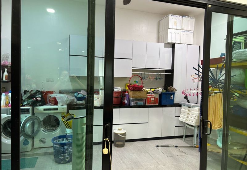 Johor Bahru / Taman Sri Intan / Jalan Bentara / The Gardens Polo Park / - 3 Storey Semi D