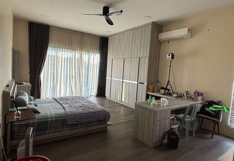 Johor Bahru / Taman Sri Intan / Jalan Bentara / The Gardens Polo Park / - 3 Storey Semi D